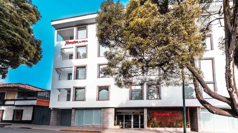 Fachada Hotel Hampton by Hilton Cusco